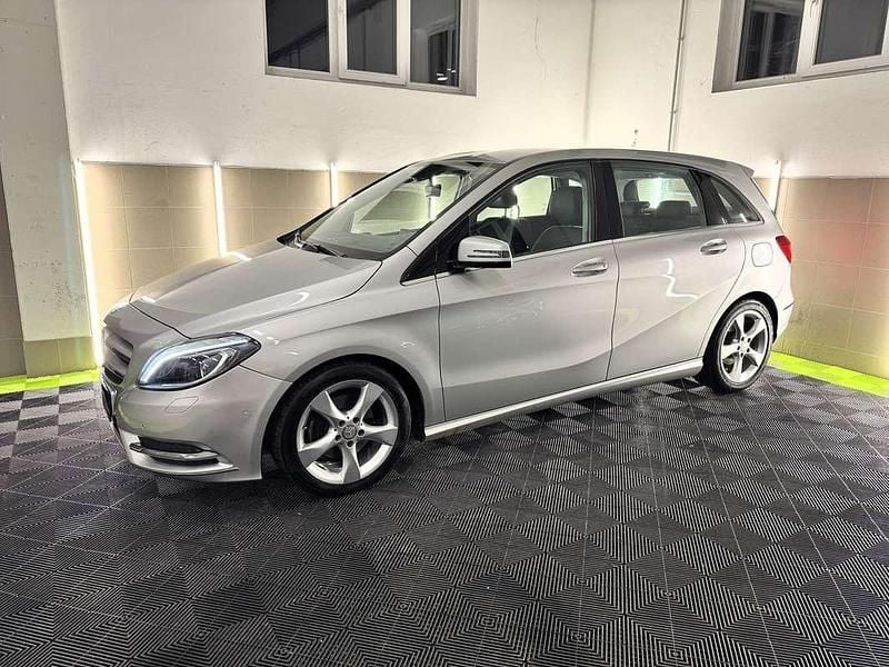 Gebraucht Mercedes B200 Sportline 136 PS (100 kW) 2013 Silber Van / Kleinbus