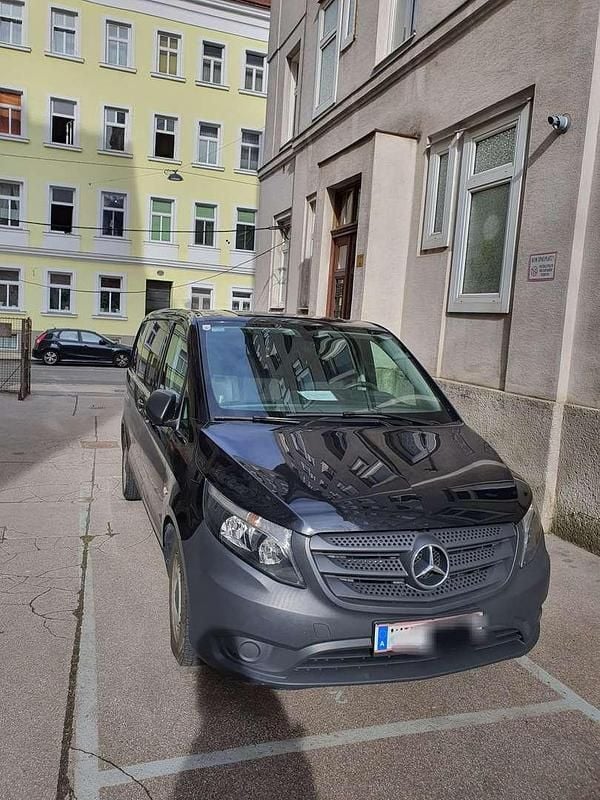Schwarz Gebraucht 2019 Mercedes Vito Van | € 11.500 (Superpreis) - Bild 1/4