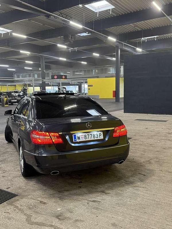 Gebraucht Mercedes E350 265 PS (194 kW) 2011 Grau Limousine