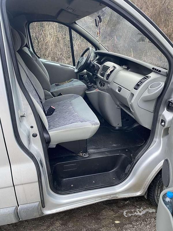 Gebraucht Opel Vivaro 101 PS (74 kW) 2003 Silber Van / Kleinbus