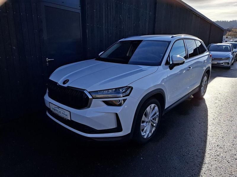 Weiß Gebraucht 2024 Skoda Kodiaq Selection SUV | € 51.990 (Fairer Preis) - Bild 1/4