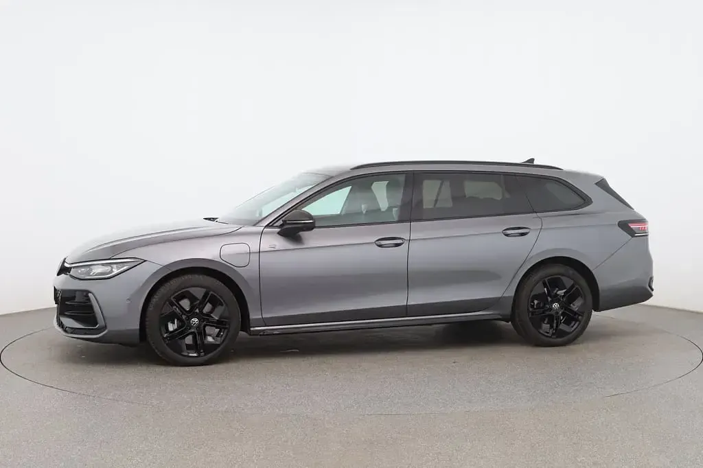 Gebraucht VW Passat R-line 204 PS (2026) in Reutte - € 42.990 | AutoUncle