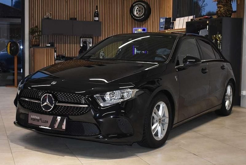 Schwarz Gebraucht 2018 Mercedes A180 Kleinwagen | € 21.500 (Fairer Preis) - Bild 1/4