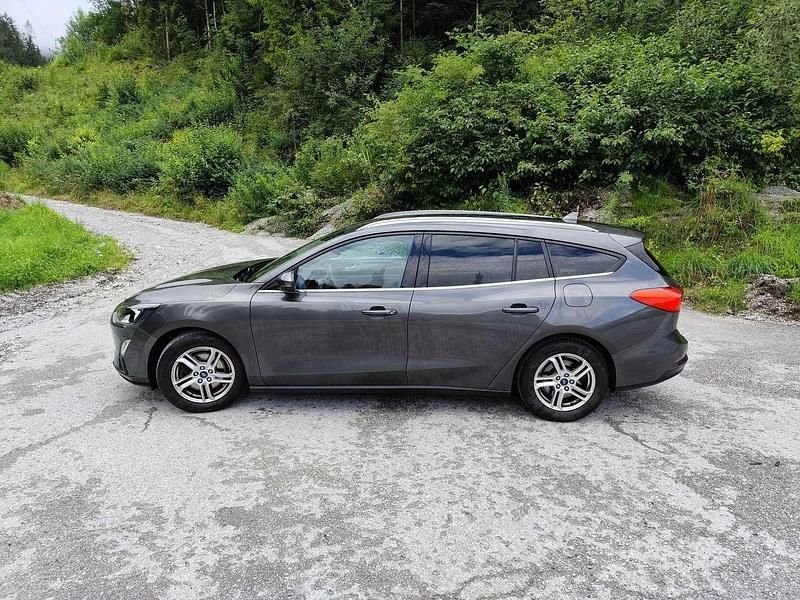 Grau Gebraucht 2021 Ford Focus Kombi | € 9.650 (Superpreis) - Bild 1/4