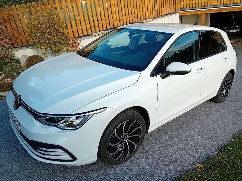 Gebraucht VW Golf 110 PS (80 kW) 2024 Weiß Limousine