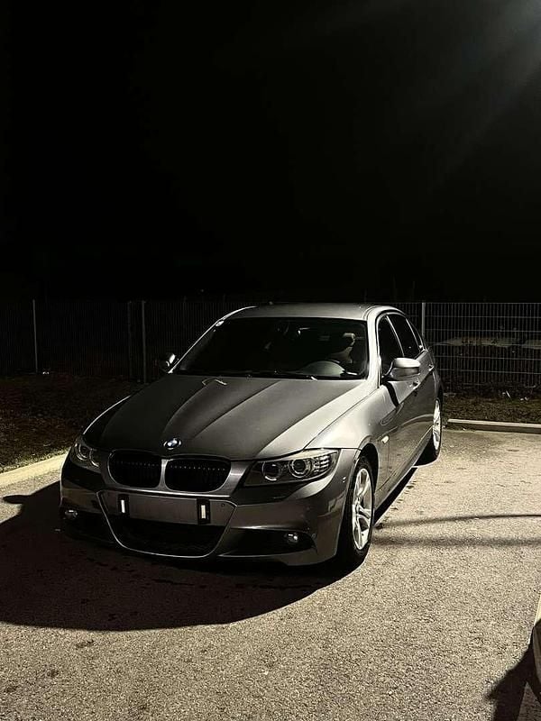 Grau Gebraucht 2010 BMW 325 M Sport Limousine | € 13.900 - Bild 1/4