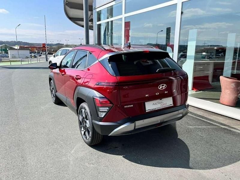 Neu Hyundai Kona GO! 93 PS (68 kW) 2025 Rot SUV