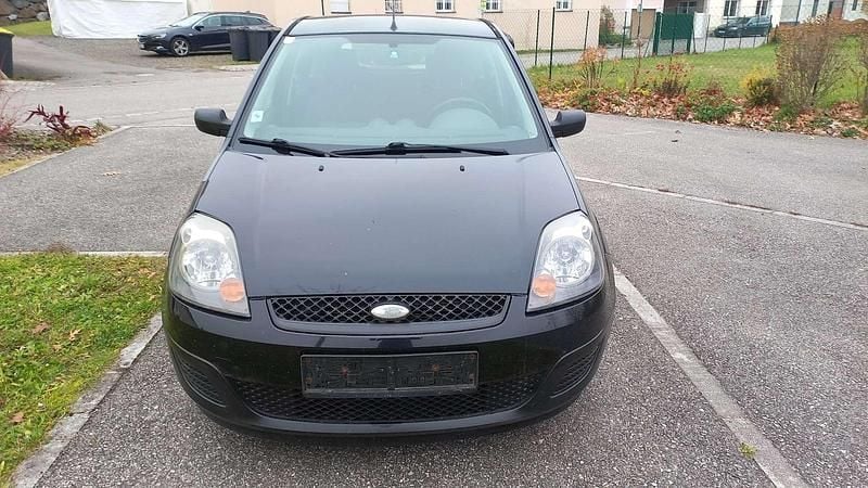 Gebraucht 2005 Ford Fiesta Ambiente Limousine | € 1.499 (Etwas zu teuer) - Bild 1/4