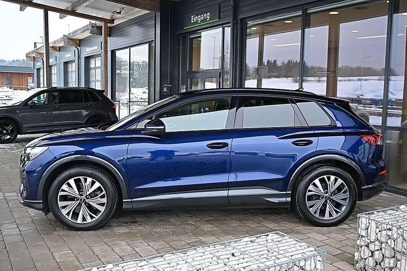 Gebraucht Audi Q4 e-tron S-Line 219 kW (299 PS) 2023 Blau SUV