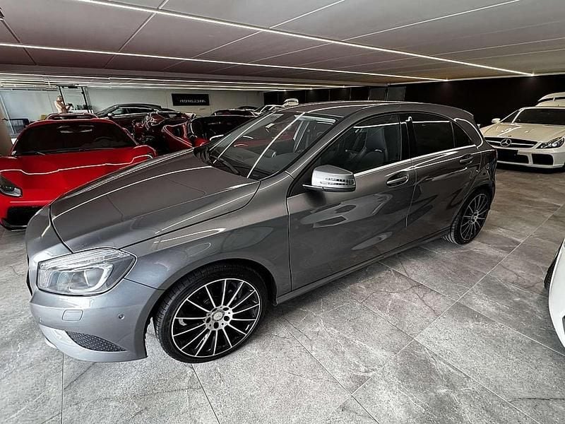 Grau Gebraucht 2015 Mercedes A180 Limousine | € 14.500 (Fairer Preis) - Bild 1/4