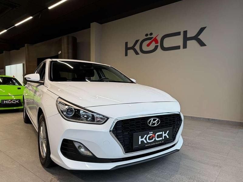 Gebraucht Hyundai i30 Pure 101 PS (74 kW) 2019 Weiß Kleinwagen