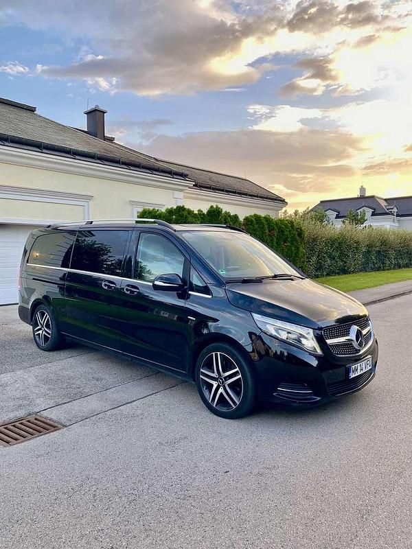 Schwarz Gebraucht 2015 Mercedes V250 Van / Kleinbus | € 34.000 - Bild 1/4