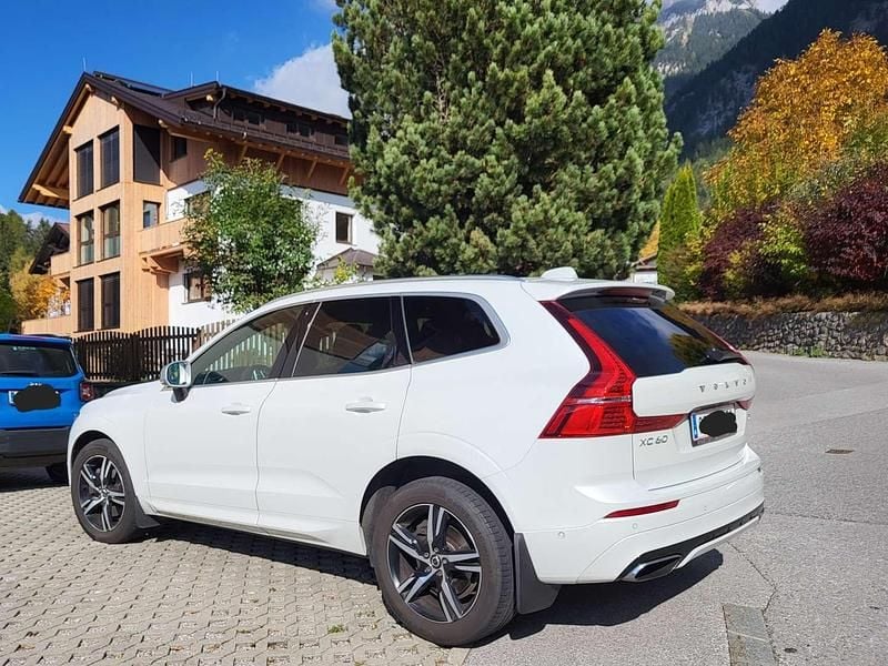 Weiß Gebraucht 2017 Volvo XC60 R-Design SUV | € 25.000 (Fairer Preis) - Bild 1/4
