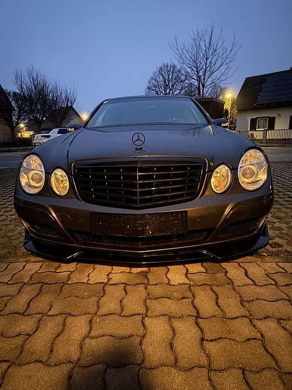 Schwarz Gebraucht 2003 Mercedes E220 Elegance Limousine | € 3.750 (Guter Preis) - Bild 1/4