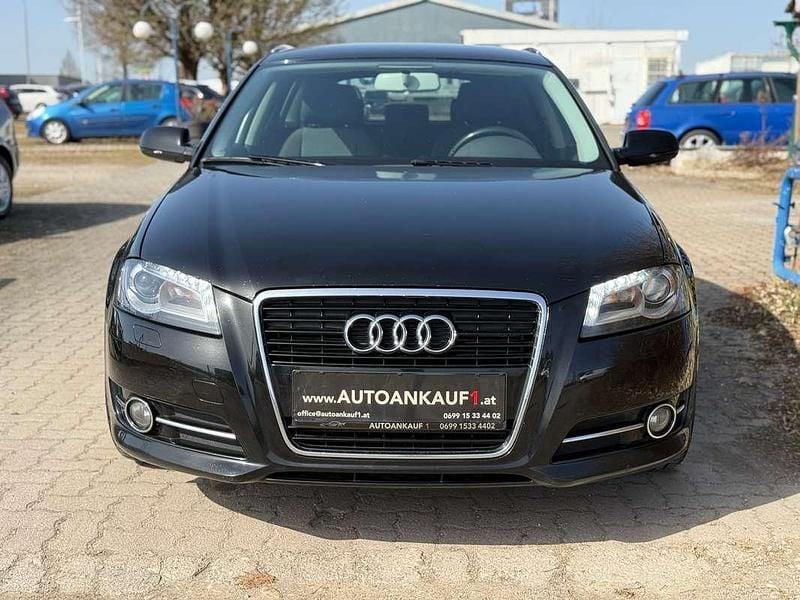 Schwarz Gebraucht 2011 Audi A3 Sportback Attraction Kleinwagen | € 6.999 (Superpreis) - Bild 1/4