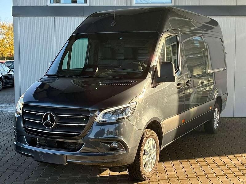 Grau Gebraucht 2024 Mercedes Sprinter Van | € 65.738 (Teuer) - Bild 1/4