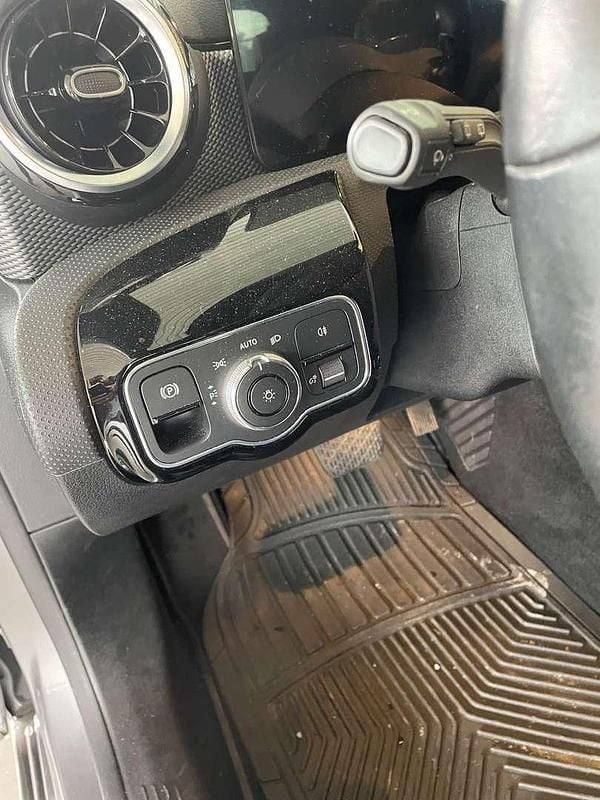 Gebraucht Mercedes A180 136 PS (100 kW) 2020 Grau Limousine