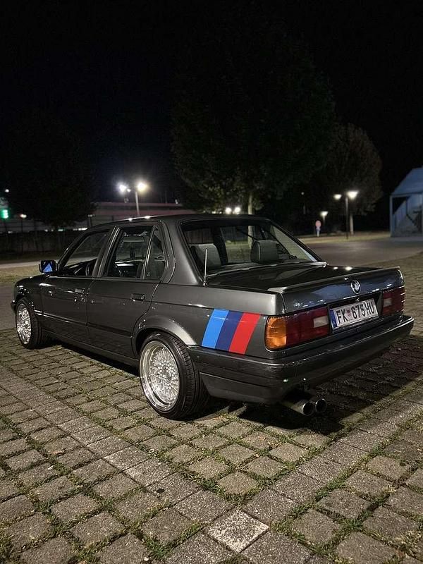 Gebraucht BMW 320 129 PS (94 kW) 1988 Limousine