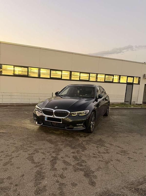 Gebraucht BMW 320 Basis 190 PS (139 kW) 2019 Schwarz Limousine