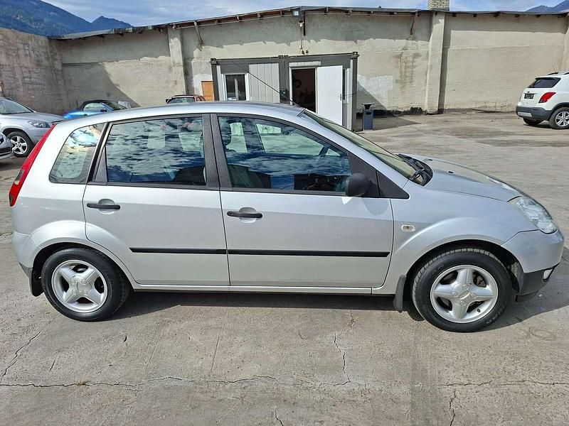 Gebraucht Ford Fiesta Ambiente 69 PS (50 kW) 2003 Silber Kleinwagen