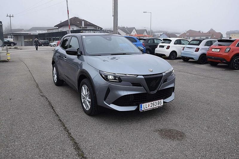 Gebraucht Alfa Romeo Junior 136 PS (100 kW) 2024 Grau SUV