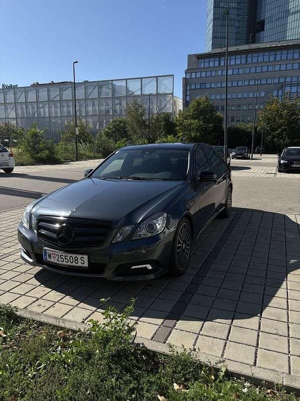 Gebraucht 2009 Mercedes E250 Avantgarde Limousine | € 17.650 (Fairer Preis) - Bild 1/4