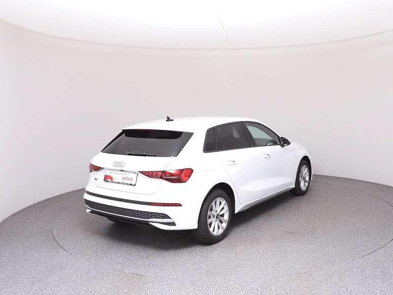 Neu Audi A3 Ambiente 116 PS (85 kW) 2025 Weiss  normal Limousine