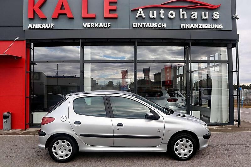 Gebraucht Peugeot 206 75 PS (55 kW) 2009 Grau Limousine