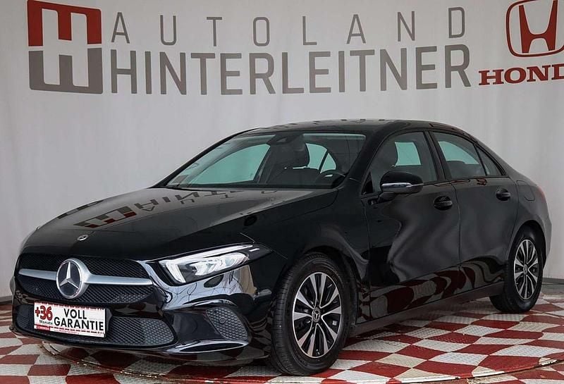 Schwarz Gebraucht 2020 Mercedes A180 Limousine | € 21.770 (Fairer Preis) - Bild 1/4