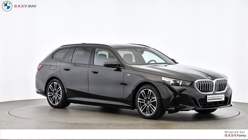 Gebraucht BMW 530e Shadowline 299 PS (219 kW) 2024 Saphirschwarz Kombi