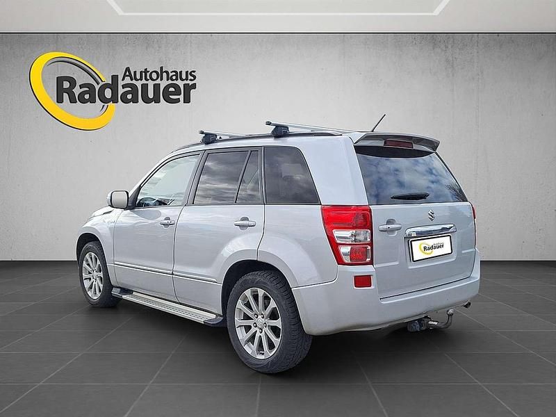 Gebraucht Suzuki Grand Vitara 129 PS (94 kW) 2013 Silber Limousine
