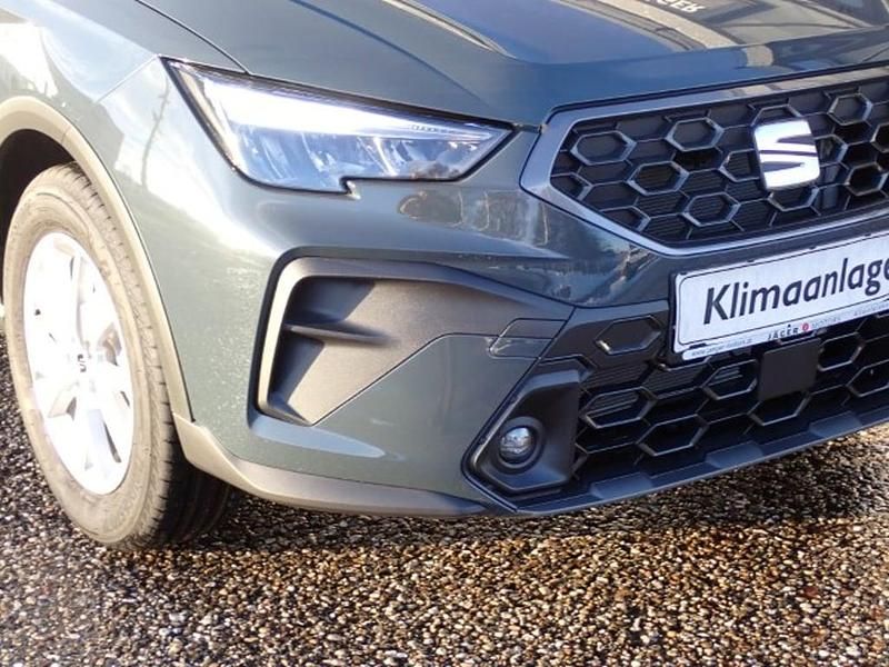Neu Seat Arona Reference 95 PS (69 kW) 2025 Dunkelblau  normal SUV