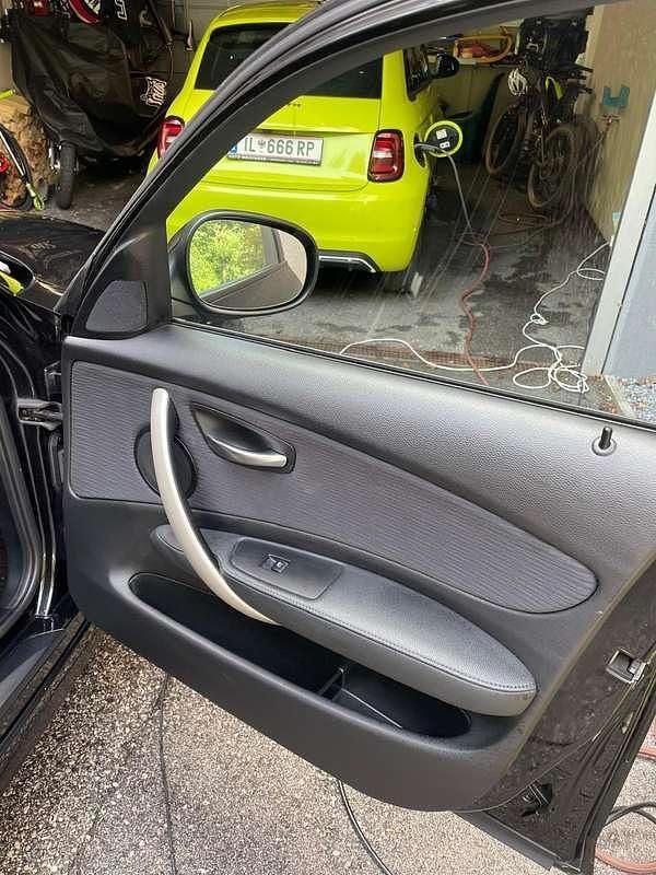 Gebraucht BMW 116 Sport Line 116 PS (85 kW) 2011 Schwarz Kleinwagen