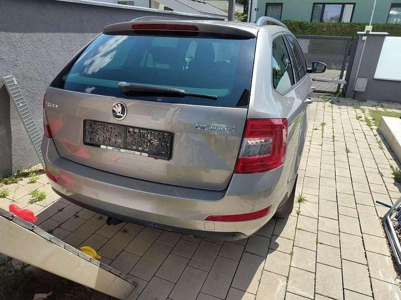 Gebraucht Skoda Octavia Ambition 105 PS (77 kW) 2013 Silber Kombi