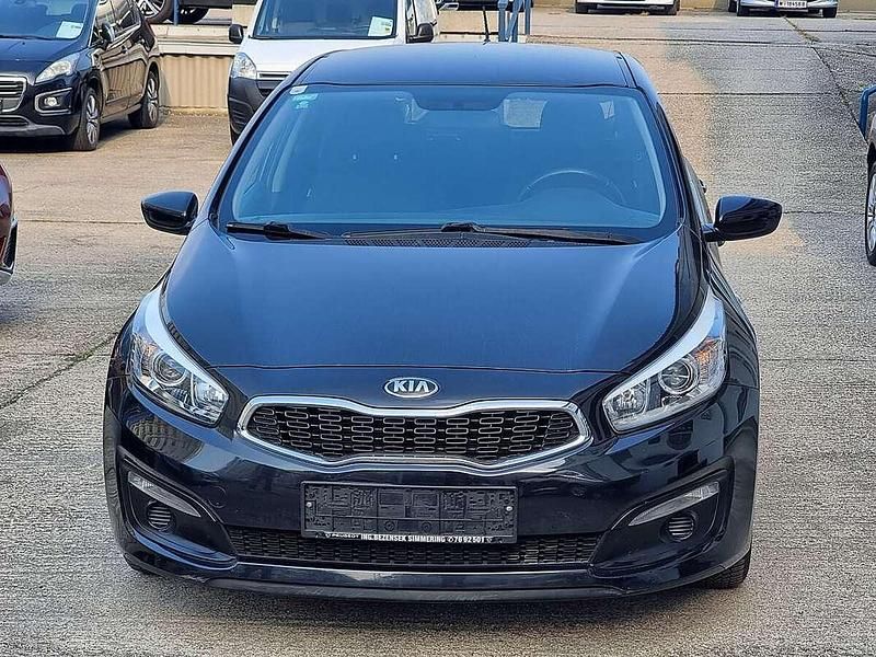 Gebraucht Kia Ceed 101 PS (74 kW) 2016 Schwarz Kleinwagen