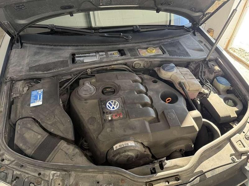 Gebraucht VW Passat Business 131 PS (96 kW) 2003 Grau Kombi