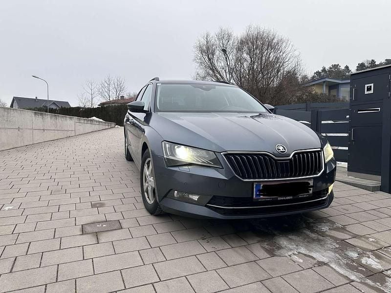 Gebraucht Skoda Superb Ambition 150 PS (110 kW) 2017 Grau Kombi