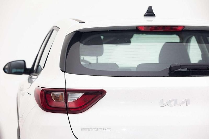 Gebraucht Kia Stonic 101 PS (74 kW) 2025 Weiß SUV