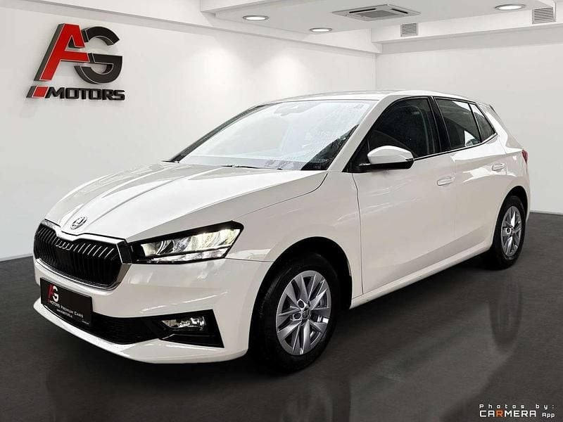 Weiß Gebraucht 2022 Skoda Fabia Ambition Limousine | € 12.990 (Guter Preis) - Bild 1/4