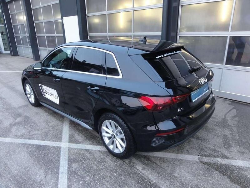 Gebraucht Audi A3 Ambiente 150 PS (110 kW) 2022 Schwarz Limousine