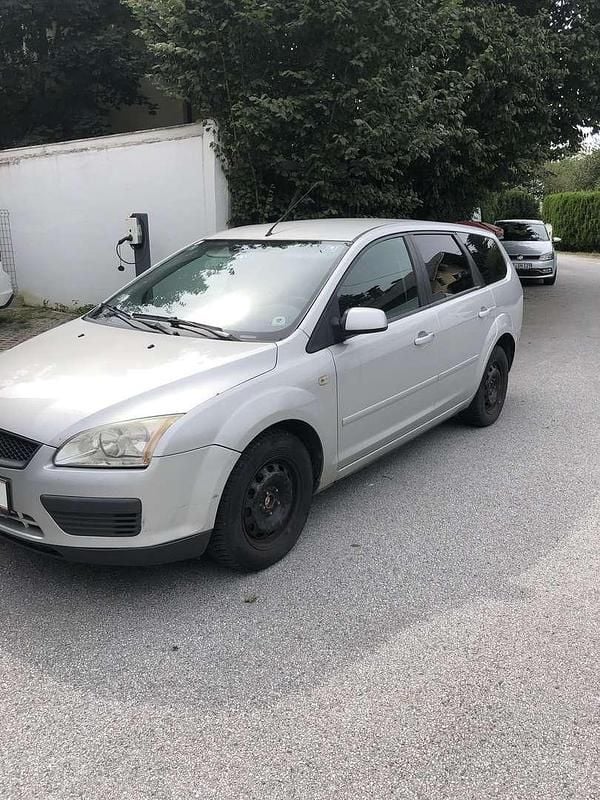 Gebraucht Ford Focus Trend+ 90 PS (66 kW) 2007 Silber Kombi