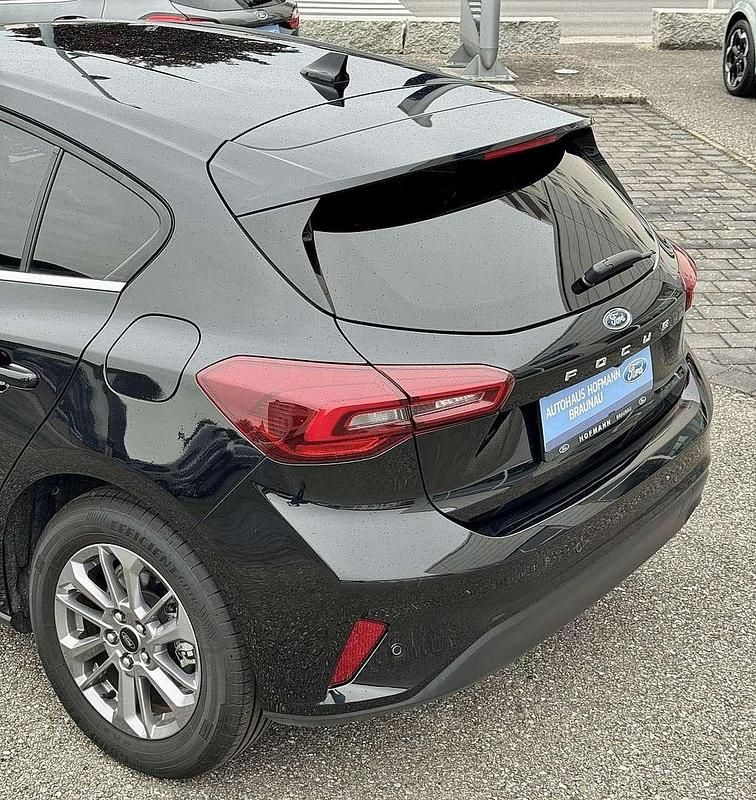 Gebraucht Ford Focus Titanium 125 PS (91 kW) 2023 Schwarz Limousine