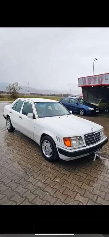 Gebraucht Mercedes E250 113 PS (83 kW) 1996 Limousine