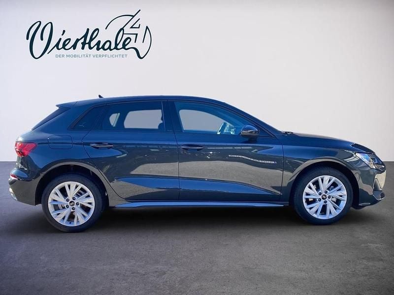 Neu Audi A3 Ambiente 116 PS (85 kW) 2025 Hellgrau  metallic Limousine