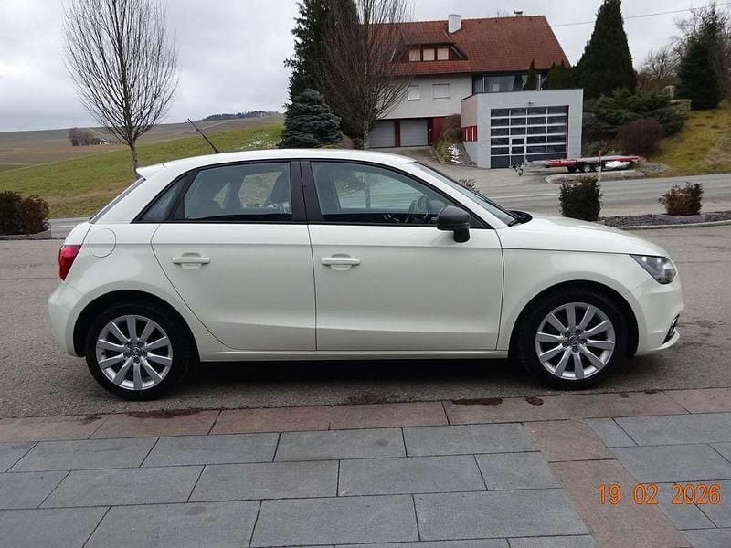 Gebraucht Audi A1 Attraction 122 PS (89 kW) 2013 Weiß Kleinwagen