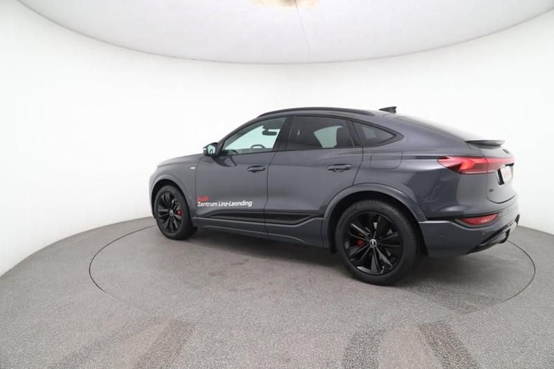 Neu Audi Q6 Sportback e-tron Performance 225 kW (306 PS) 2026 Hellgrau  metallic SUV