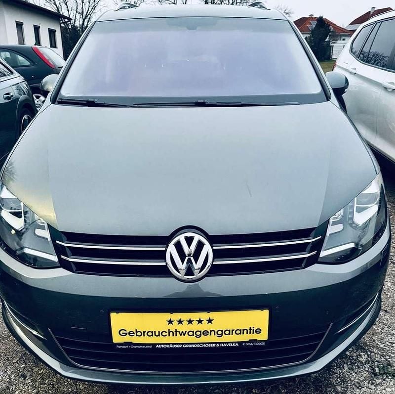 Grau Gebraucht 2012 VW Sharan Highline Van / Kleinbus | € 15.990 - Bild 1/4
