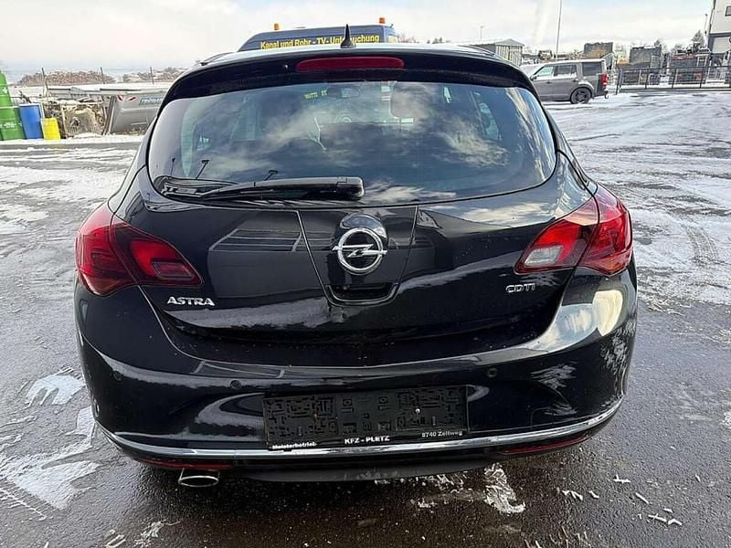 Gebraucht Opel Astra Cosmo 165 PS (121 kW) 2015 Schwarz Limousine
