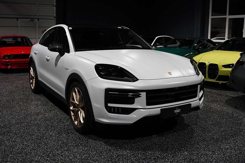 Gebraucht Porsche Cayenne Turbo E-Hybrid 740 PS (544 kW) 2024 Weiß SUV