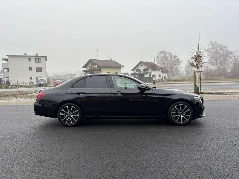 Gebraucht Mercedes E220 194 PS (142 kW) 2019 Schwarz Limousine